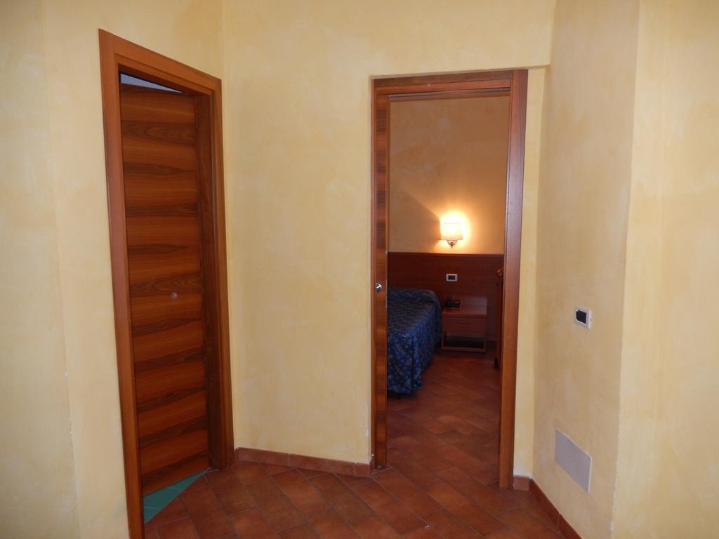 Albergo Dei Leoni Monterotondo Kültér fotó