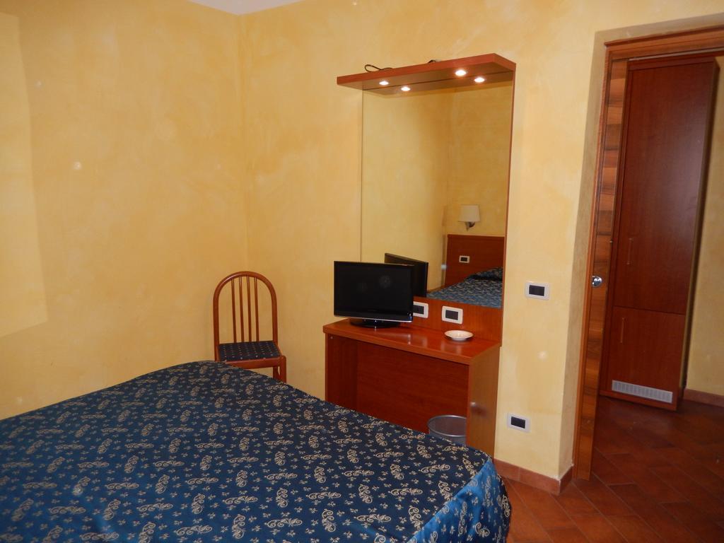 Albergo Dei Leoni Monterotondo Kültér fotó