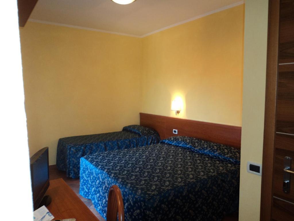 Albergo Dei Leoni Monterotondo Szoba fotó